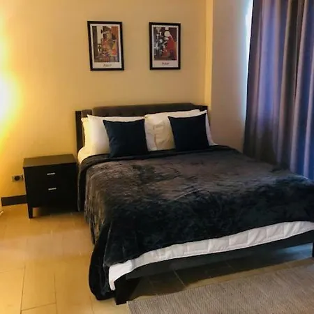 Stylish Palm Tree Condotel Unit Near Resorts World